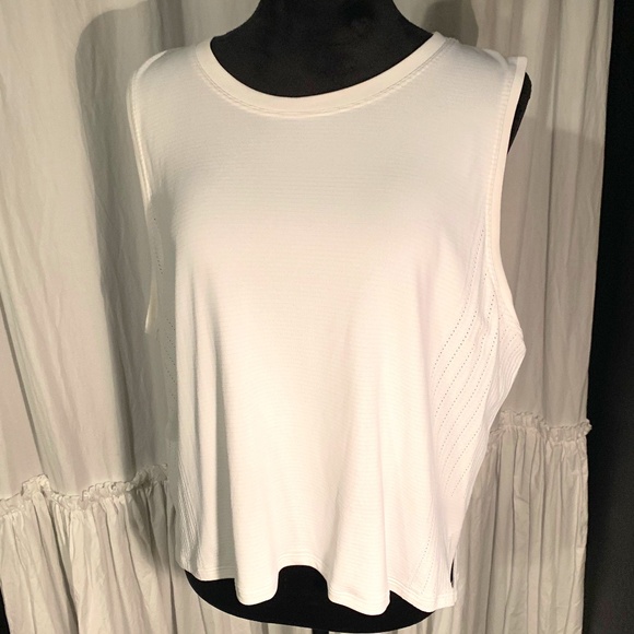 White lulumon tank (no tags) it’s dry fit size M\L - Picture 1 of 10